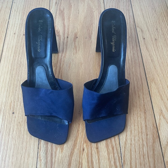 Robert Clergerie satin navy blue pump. Square toe. Size 10. Vintage. - Picture 4 of 4